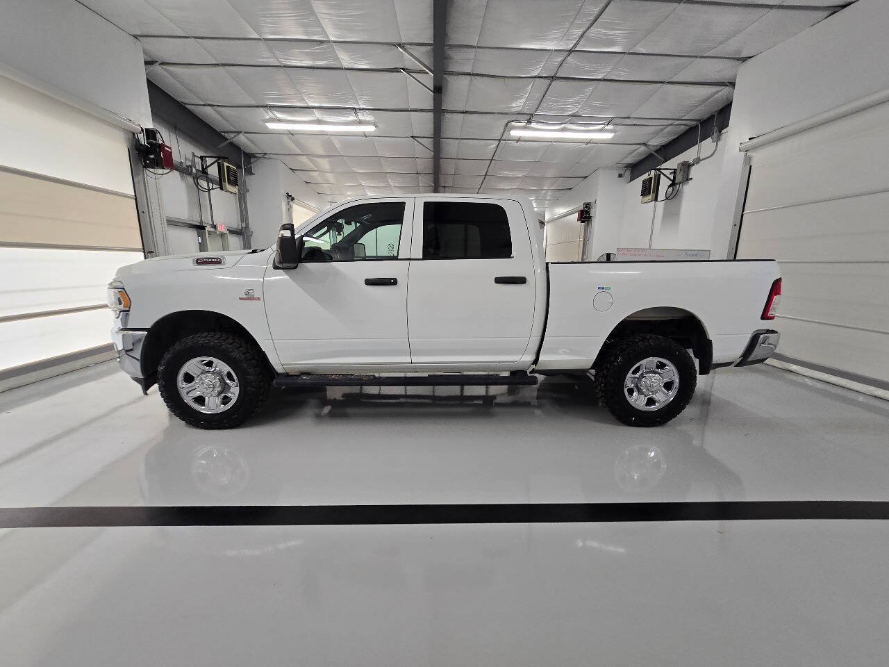 Used 2024 RAM 2500 Tradesman w/ Chrome Appearance Group AWD/4WD image 6