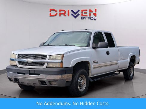 Used 2004 Chevrolet Silverado 2500 LT RWD image 1