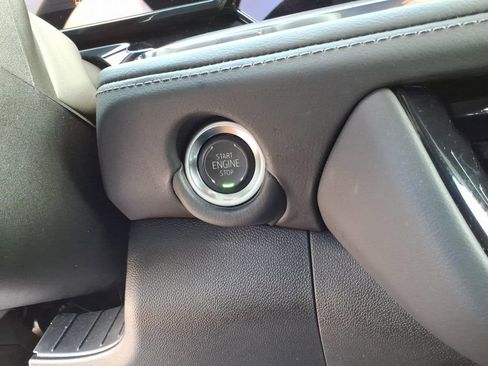 Used 2025 Chevrolet Suburban Z71 image 15