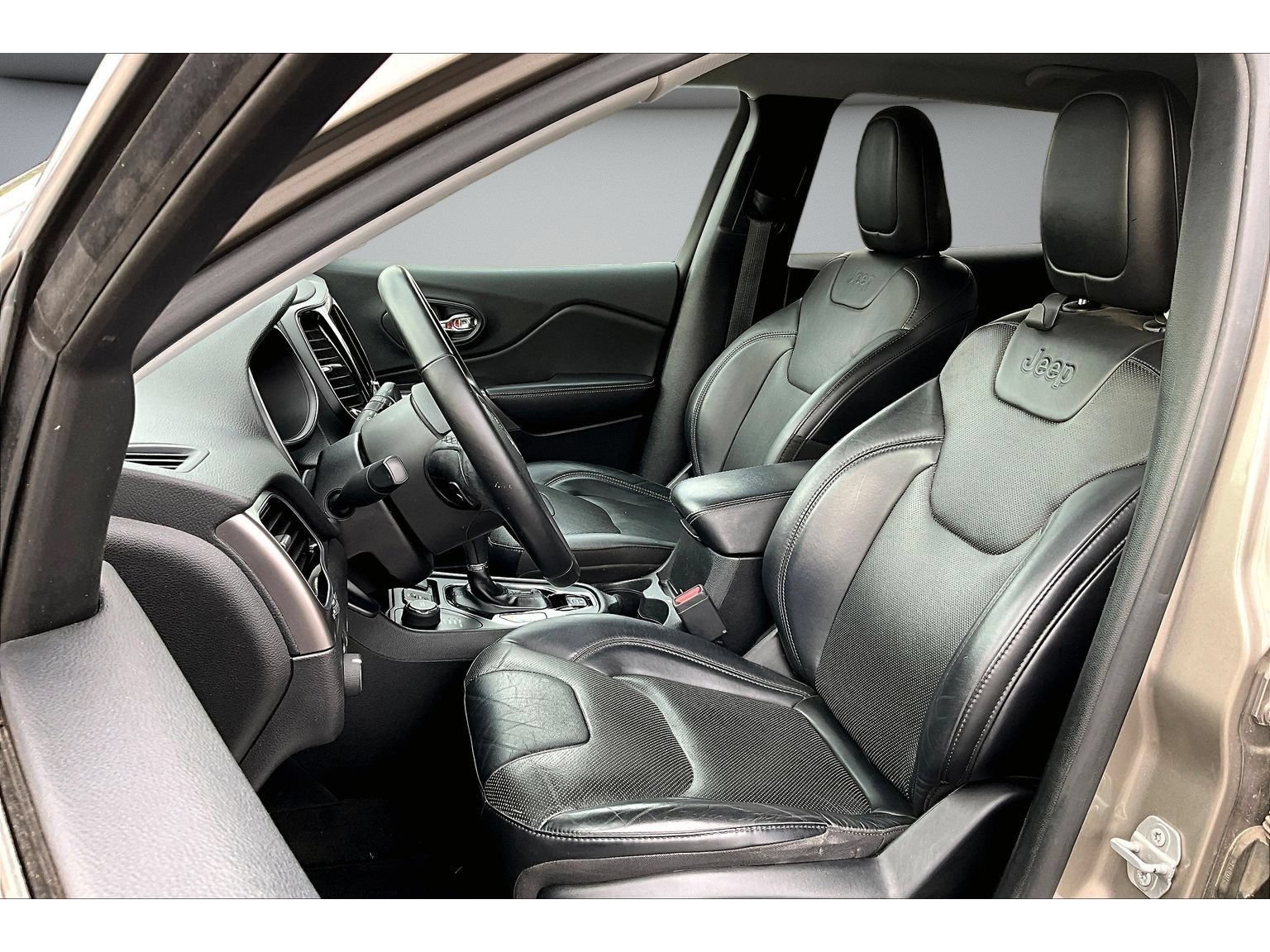 Used 2019 Jeep Cherokee Limited AWD/4WD image 33