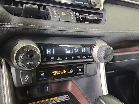 Used 2021 Toyota RAV4 Limited AWD/4WD image 20
