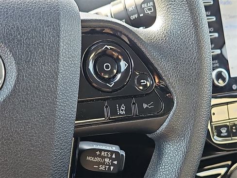 Used 2022 Toyota Prius LE image 19
