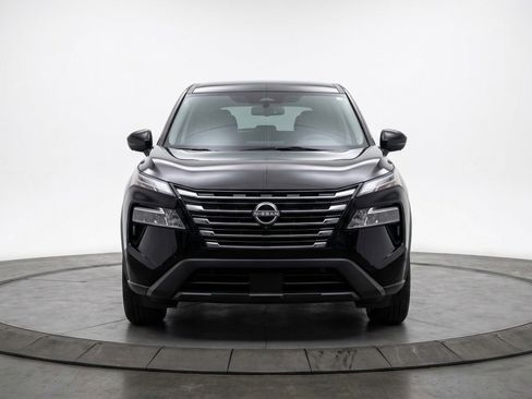 Used 2025 Nissan Rogue SV image 2