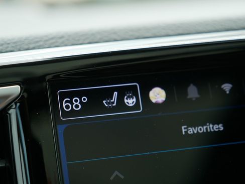 Used 2024 Chrysler Pacifica Premium FWD image 33