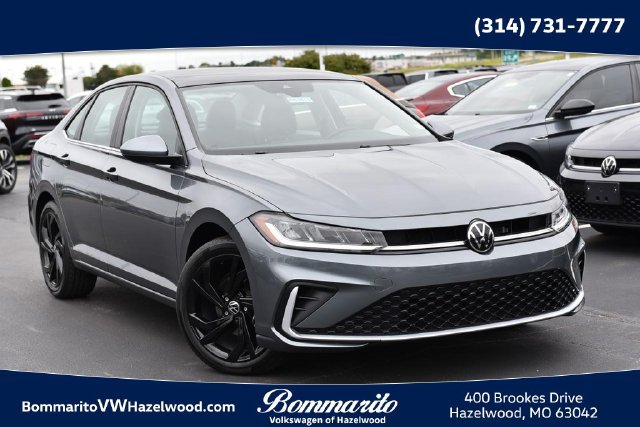 Used 2025 Volkswagen Jetta SE w/ Sunroof Package FWD image 1