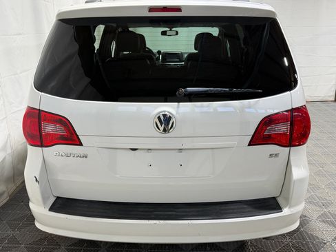 Used 2012 Volkswagen Routan SE image 8