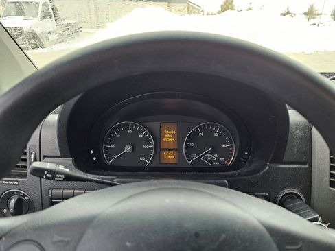 Used 2015 Mercedes-Benz Sprinter 2500 image 23