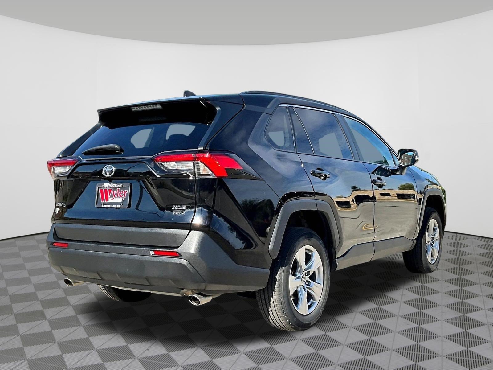 Used 2023 Toyota RAV4 XLE w/ Convenience Package AWD/4WD image 6
