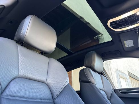 Certified 2026 Porsche Macan AWD/4WD image 19