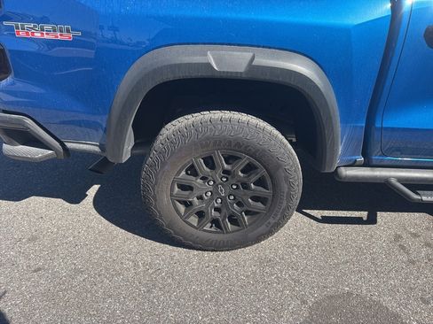 Used 2024 Chevrolet Colorado Trail Boss w/ Technology Package image 7