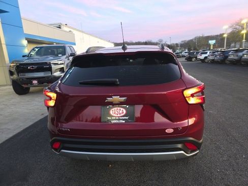 Used 2025 Chevrolet Trax LT image 4