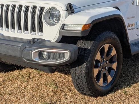 Used 2018 Jeep Wrangler Unlimited Sahara w/ Cold Weather Group image 9