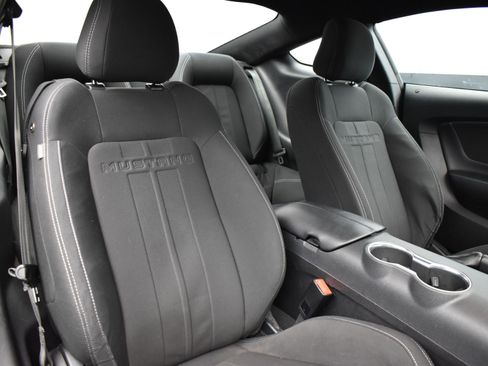 Used 2022 Ford Mustang Coupe image 17