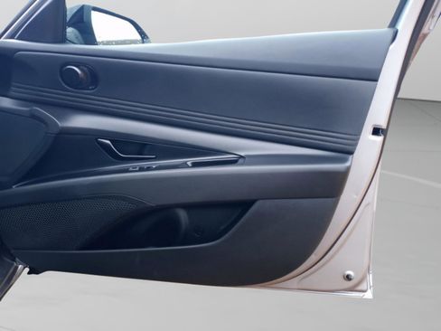 Certified 2025 Hyundai Elantra Sport image 31