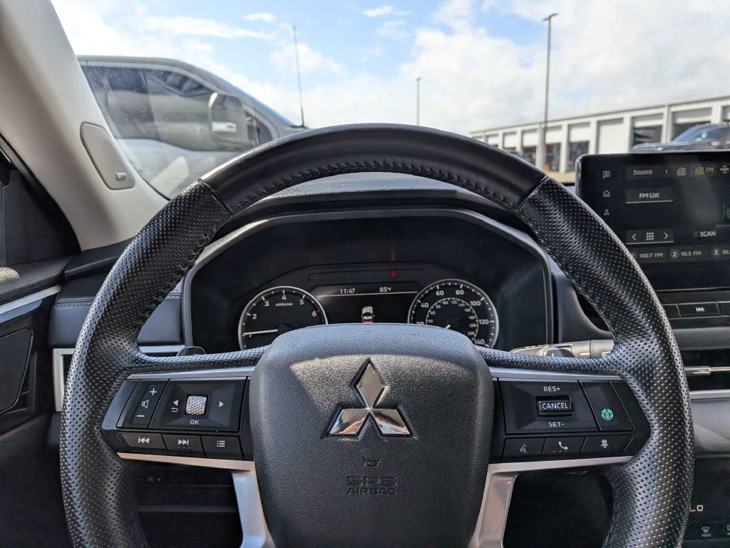Used 2025 Mitsubishi Outlander SE FWD image 20