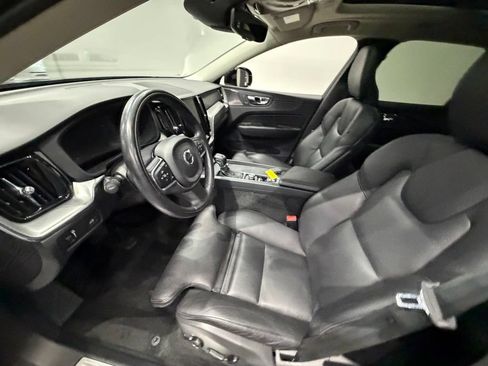 Used 2019 Volvo XC60 T5 Momentum w/ Multimedia Package AWD/4WD image 22