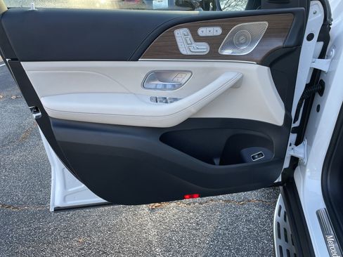 New 2026 Mercedes-Benz GLS 580 4MATIC image 17