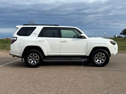 Certified 2024 Toyota 4Runner TRD Off-Road image 5