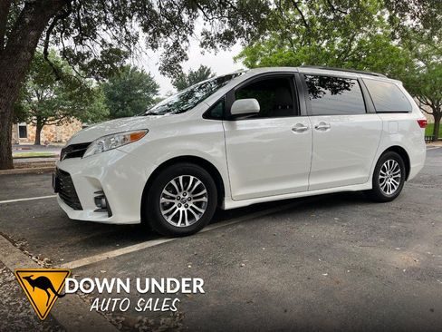 Used 2019 Toyota Sienna XLE w/ XLE Navigation Package FWD image 1