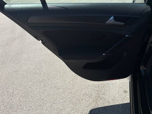 Used 2018 Volkswagen GTI SE FWD image 23