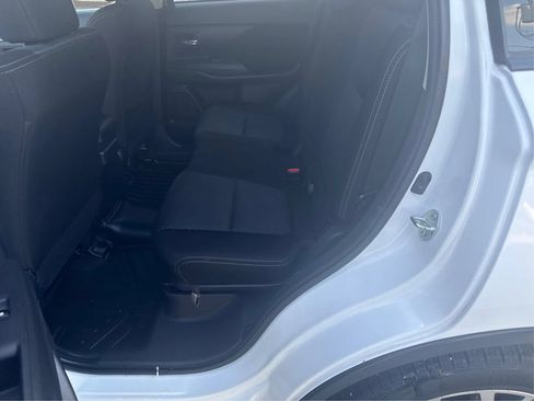 Used 2016 Mitsubishi Outlander SE AWD/4WD image 11