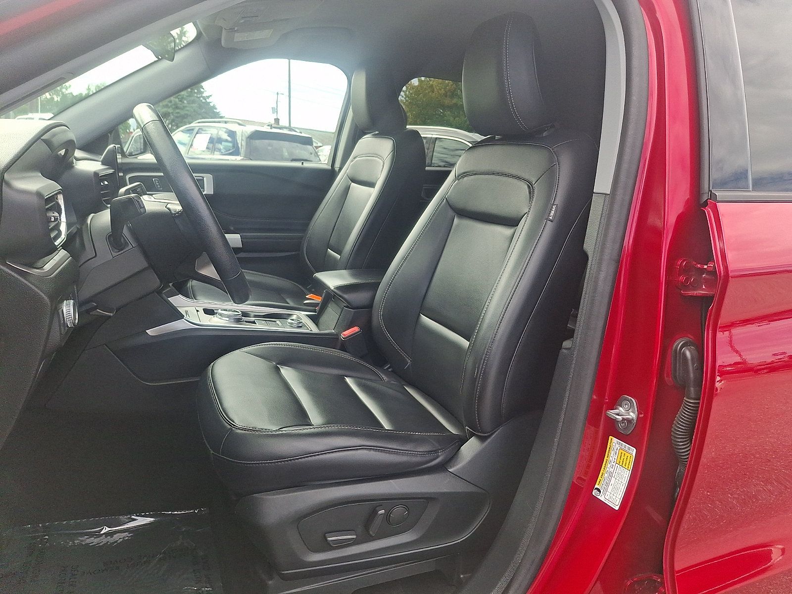 Used 2021 Ford Explorer XLT w/ Equipment Group 202A AWD/4WD image 14