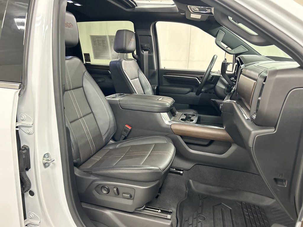 Used 2024 Chevrolet Silverado 3500 High Country w/ High Country Premium Package AWD/4WD image 24