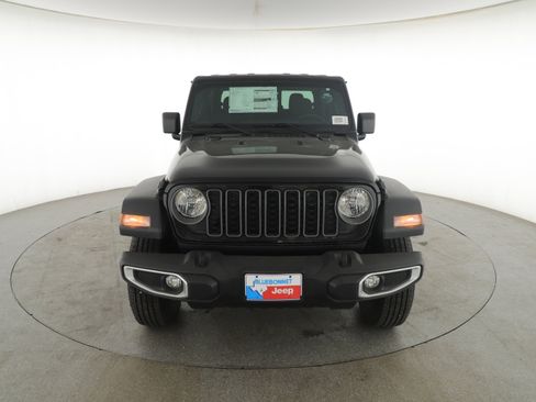 New 2025 Jeep Gladiator Sport image 3