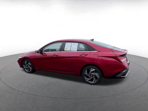 Used 2025 Hyundai Elantra SEL image 10