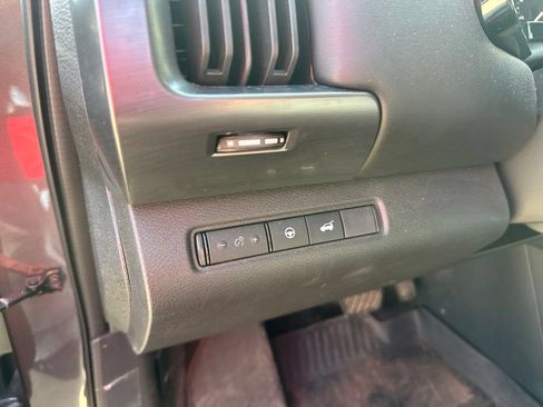 Used 2024 Nissan Pathfinder SL AWD/4WD image 13
