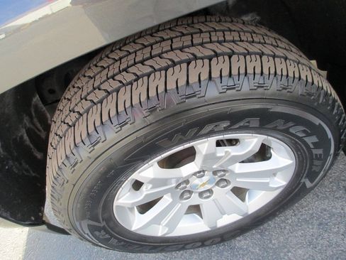 Used 2016 Chevrolet Colorado LT w/ LT Convenience Package image 12