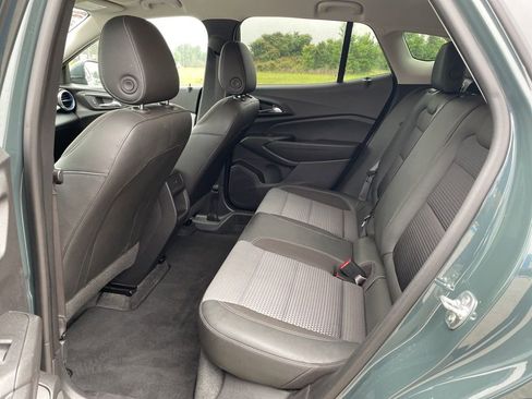 Used 2025 Chevrolet Trax LT FWD image 25