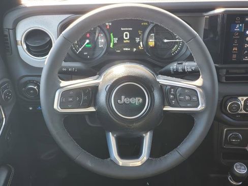 Used 2025 Jeep Wrangler Sahara w/ Safety Group image 20