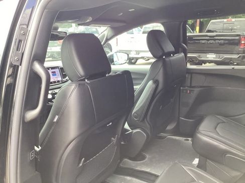 New 2027 Chrysler Pacifica Select FWD image 18