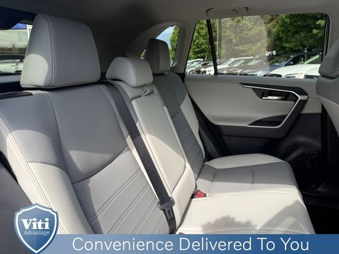 Used 2019 Toyota RAV4 Limited image 28