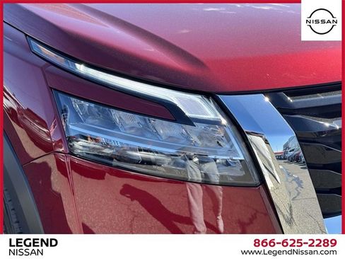 Certified 2024 Nissan Pathfinder SL image 9
