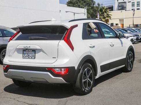 Certified 2025 Kia Niro EX FWD image 10