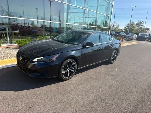 Used 2024 Nissan Altima 2.5 SR FWD image 19