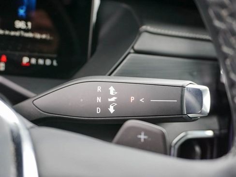 Used 2024 GMC Acadia Elevation image 27