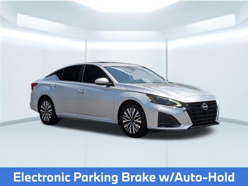 Certified 2023 Nissan Altima 2.5 SV w/ SV Premium Package FWD image 10