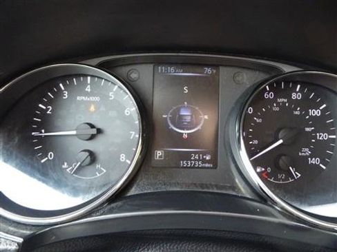 Used 2017 Nissan Rogue SV w/ SV Premium Package FWD image 12