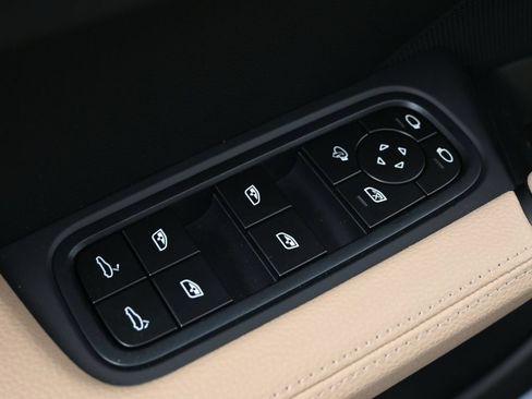 Certified 2026 Porsche Cayenne AWD/4WD image 18