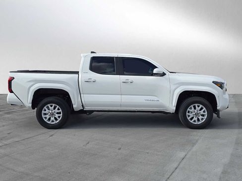 Certified 2025 Toyota Tacoma SR5 image 8