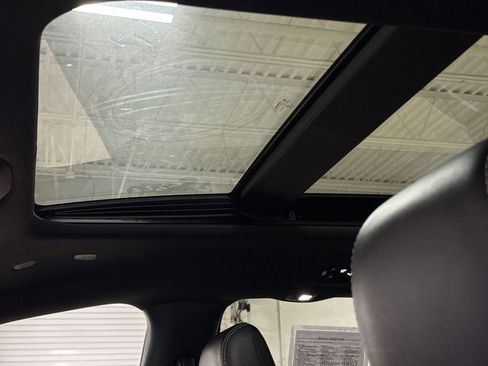 Used 2025 Chrysler Pacifica Limited FWD image 20