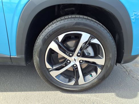 Used 2025 Chevrolet Trax RS w/ Sunroof Package FWD image 9