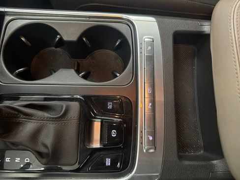 Used 2026 Kia Carnival EX FWD image 36