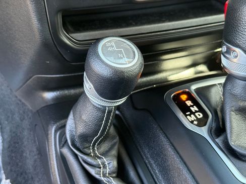 Used 2020 Jeep Wrangler Unlimited Sahara image 31