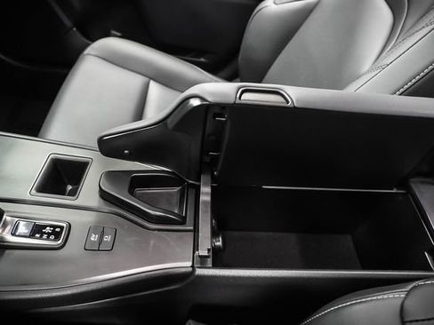 Used 2025 Lexus UX 300h FWD image 18