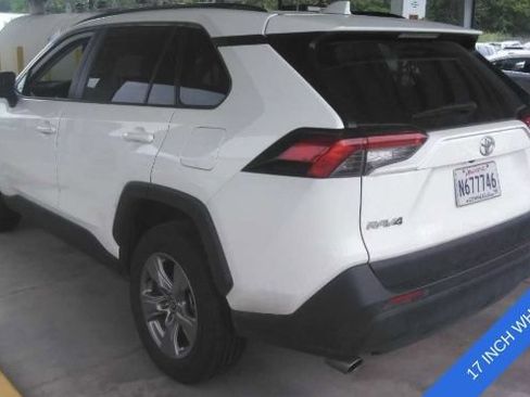 Used 2025 Toyota RAV4 XLE AWD/4WD image 4