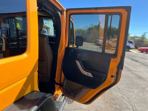 Used 2012 Jeep Wrangler Unlimited Rubicon w/ Connectivity Group image 31